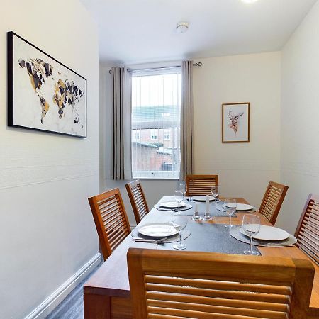 Cheerful 3 Bedroom Home With Free Parking And Wifi Chester Kültér fotó