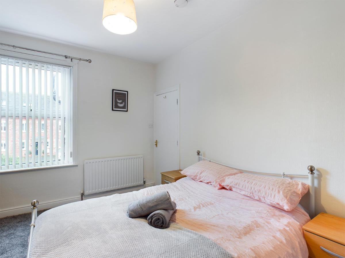 Cheerful 3 Bedroom Home With Free Parking And Wifi Chester Kültér fotó