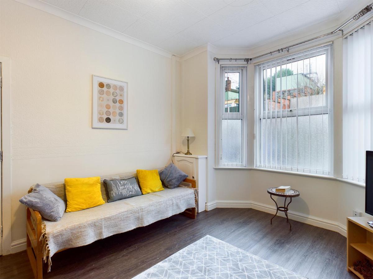 Cheerful 3 Bedroom Home With Free Parking And Wifi Chester Kültér fotó