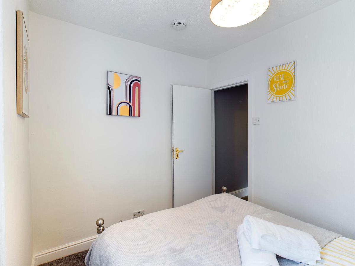 Cheerful 3 Bedroom Home With Free Parking And Wifi Chester Kültér fotó